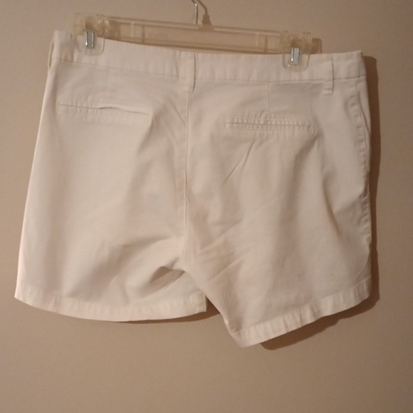 Old Navy White Bermuda Shorts Relaxed Fit Casual - Picture 4 of 4
